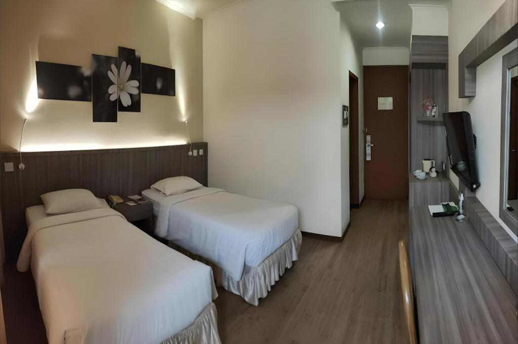 Purnama Hotel Batu  Exterior photo