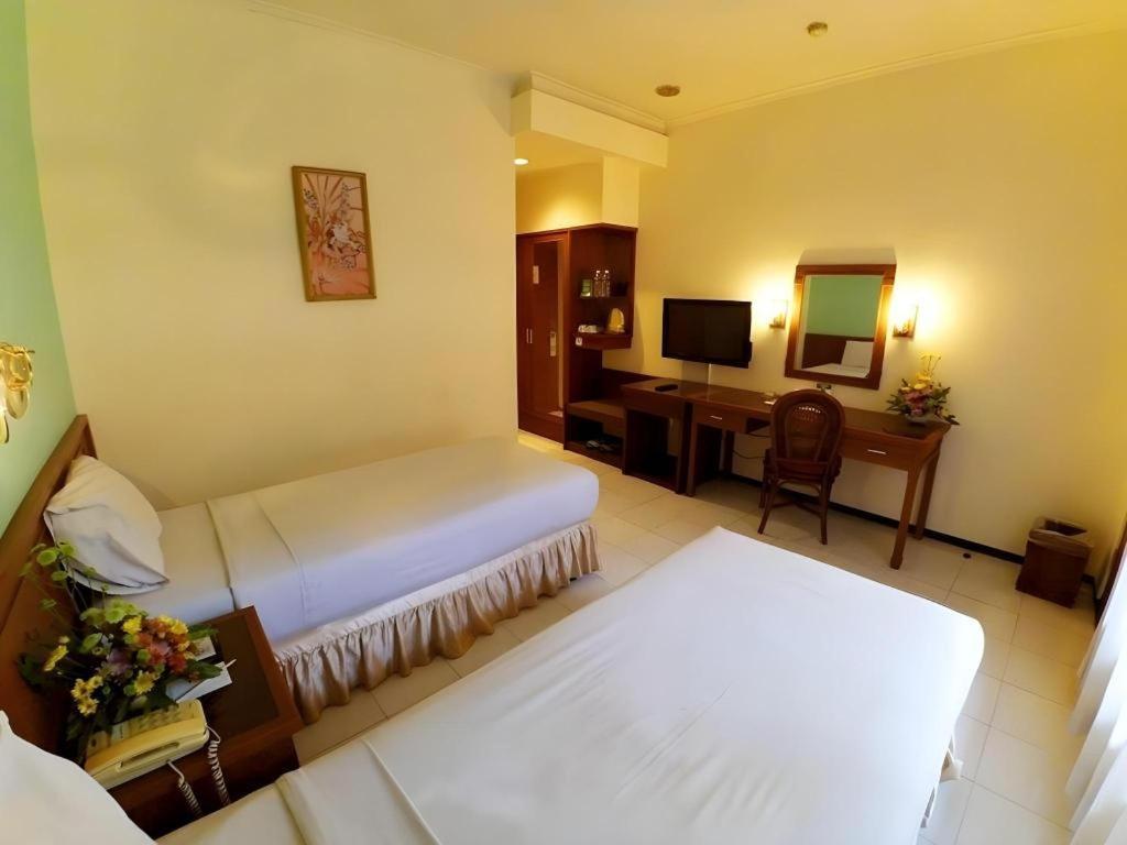 Purnama Hotel Batu  Exterior photo